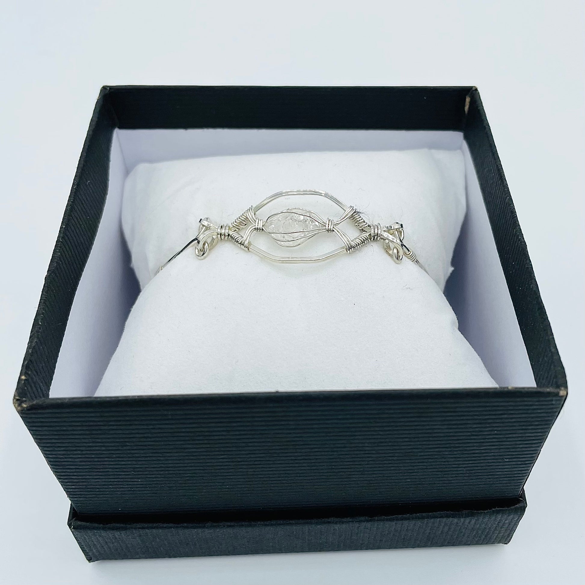 Herkimer Diamond 2.15 Carat, Grade A
Argentium Silver Bracelet
Mind in New York